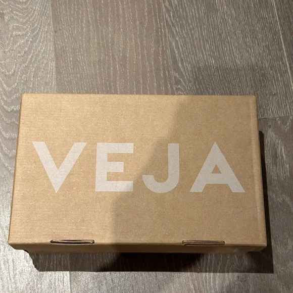 Veja Women's White and Red Sneakers - Picture 4 of 5